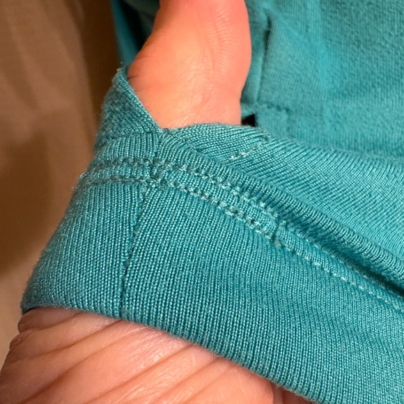 Share  Layers Turquoise Sport Top Women's M - Picture 4 of 4